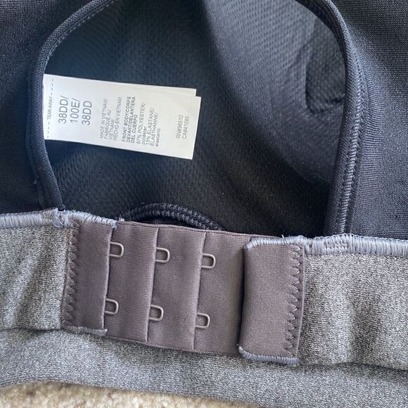 Under Armour Gray Sports Bra 38DD - Picture 7 of 8